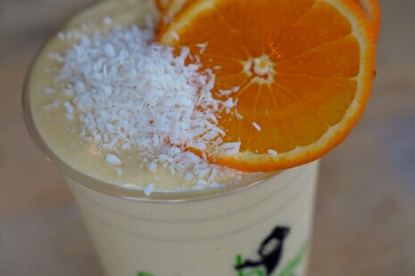 Healthy Shakes vs. Smoothies: Busy People Deserve Better Fuel 6 Healthy shakes made of pure ingredients